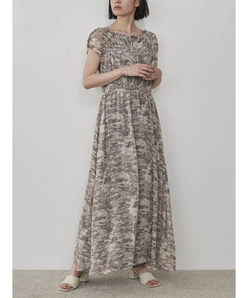 COTORICA（コトリカ）の「ウエストマークプリントフレアワンピース（ワンピース・レディース・グレー/イエロー・FREE）」の2枚目の写真