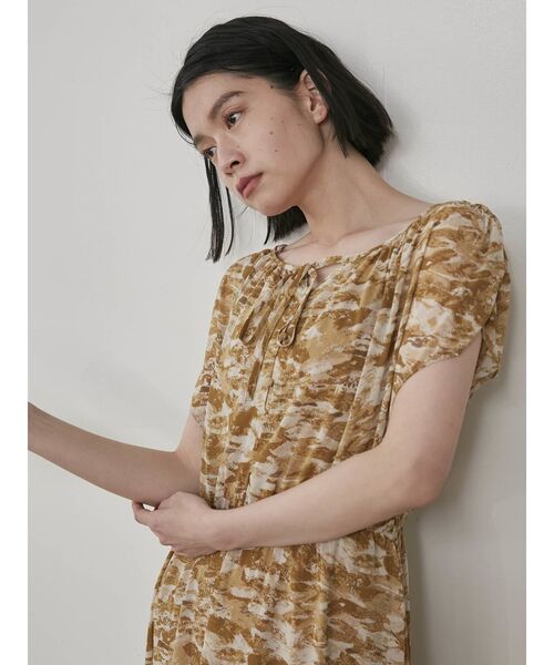 COTORICA（コトリカ）の「ウエストマークプリントフレアワンピース（ワンピース・レディース・グレー/イエロー・FREE）」の3枚目の写真