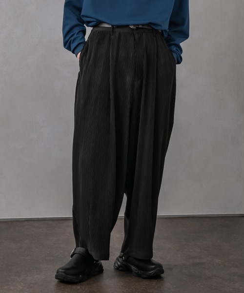 Adoon plain（アドーンプレーン）の「【Adoon plain】プリーツバルーンパンツ(セットアップ着用可)（その他パンツ・メンズ・ブラック/グレー・SMALL/MEDIUM/LARGE）」の2枚目の写真