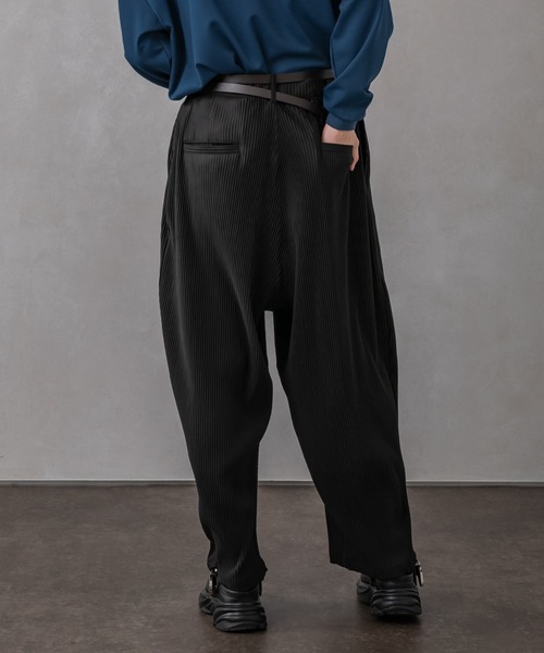 Adoon plain（アドーンプレーン）の「【Adoon plain】プリーツバルーンパンツ(セットアップ着用可)（その他パンツ・メンズ・ブラック/グレー・SMALL/MEDIUM/LARGE）」の10枚目の写真