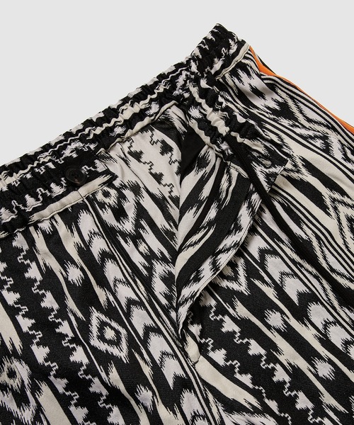 MARCELO BURLON（マルセロ・バーロン）の「FOLK JACQUARD COULISSE SHORT（その他パンツ・メンズ・ブラック系その他・M）」の5枚目の写真