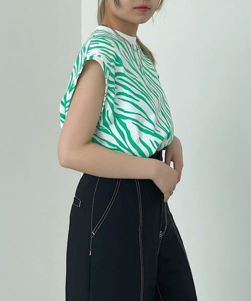 PAGEBOY(ページボーイ)の「ゼブラパターンノースリーブ(Tシャツ/カットソー・レディース・グリーン系その他/オフホワイト・FREE)」の2枚目の写真