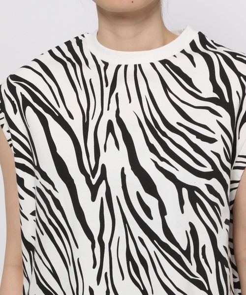 PAGEBOY(ページボーイ)の「ゼブラパターンノースリーブ(Tシャツ/カットソー・レディース・グリーン系その他/オフホワイト・FREE)」の11枚目の写真