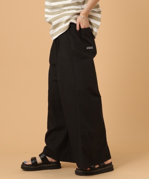 AVIREX（アヴィレックス）の「TUCK GATHERS WIDE PANTS/ タックギャザーワイドパンツ（その他パンツ・レディース・ブラック/ブラウン/アイボリー・FREE）」の2枚目の写真