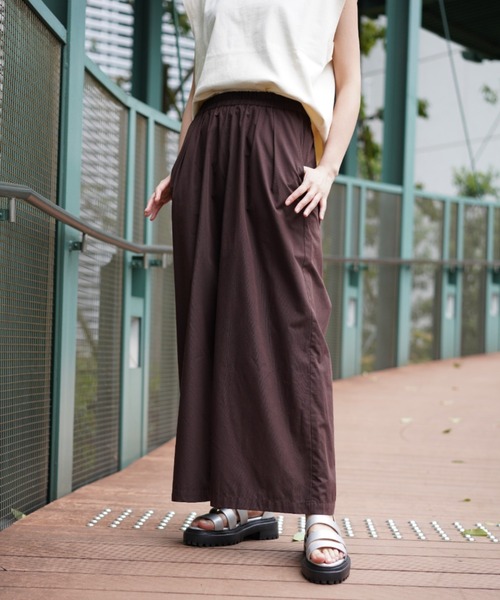 AVIREX（アヴィレックス）の「TUCK GATHERS WIDE PANTS/ タックギャザーワイドパンツ（その他パンツ・レディース・ブラック/ブラウン/アイボリー・FREE）」の9枚目の写真