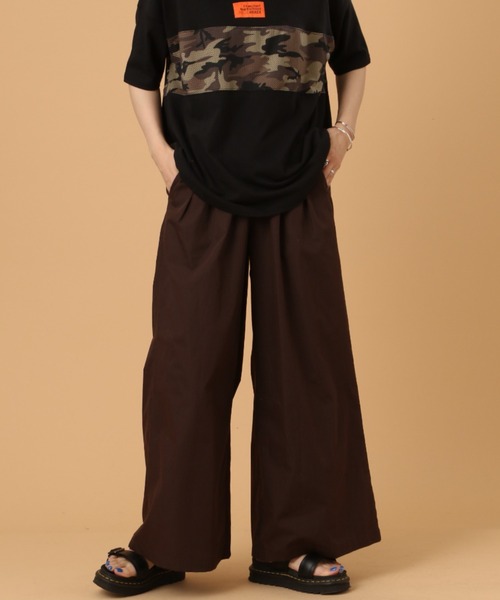 AVIREX（アヴィレックス）の「TUCK GATHERS WIDE PANTS/ タックギャザーワイドパンツ（その他パンツ・レディース・ブラック/ブラウン/アイボリー・FREE）」の14枚目の写真