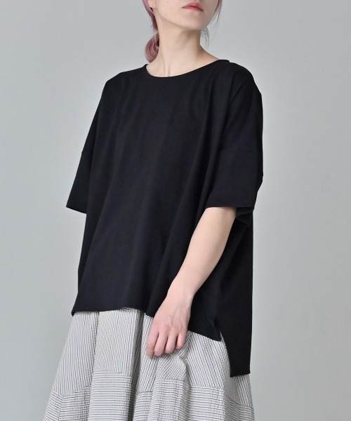 LUPILIEN（ルピリアン）の「オーバーシルエット　天竺編みスクエアプルオーバー　Tシャツ（Tシャツ/カットソー・レディース・ブラック/オフホワイト/イエロー/ライトカーキ・FREE）」の16枚目の写真