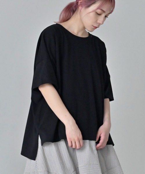 LUPILIEN（ルピリアン）の「オーバーシルエット　天竺編みスクエアプルオーバー　Tシャツ（Tシャツ/カットソー・レディース・ブラック/オフホワイト/イエロー/ライトカーキ・FREE）」の20枚目の写真