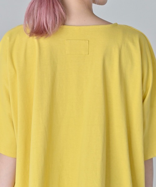 LUPILIEN（ルピリアン）の「オーバーシルエット　天竺編みスクエアプルオーバー　Tシャツ（Tシャツ/カットソー・レディース・ブラック/オフホワイト/イエロー/ライトカーキ・FREE）」の9枚目の写真
