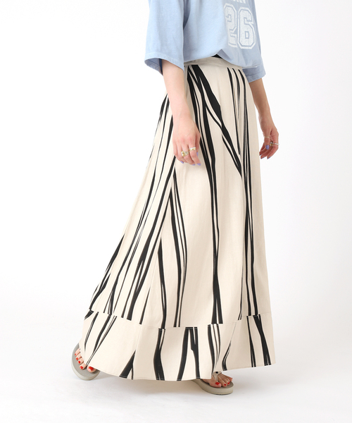 B.C STOCK(ベーセーストック)の「ドローイングストライプマキシスカート(スカート・レディース・ホワイト/ブルー系その他・FREE)」の2枚目の写真