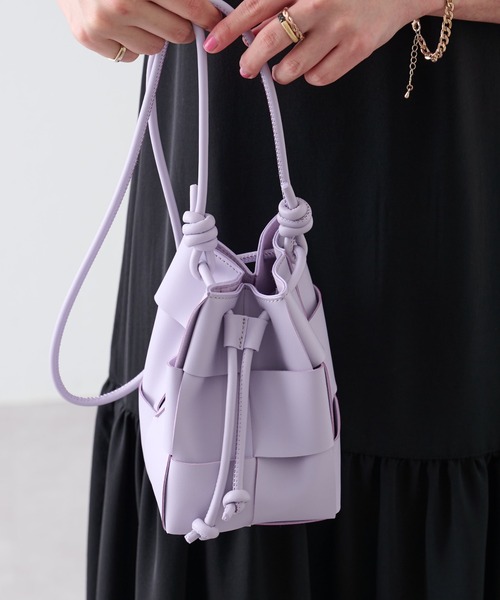 COLONY 2139（コロニートゥーワンスリーナイン）の「格子編みフェイクレザー巾着バッグ（ショルダーバッグ・レディース・ホワイト/ブラック/パープル・FREE）」の3枚目の写真