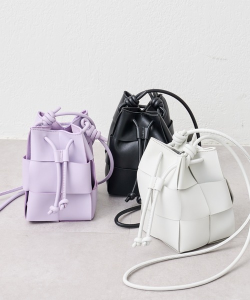 COLONY 2139（コロニートゥーワンスリーナイン）の「格子編みフェイクレザー巾着バッグ（ショルダーバッグ・レディース・ホワイト/ブラック/パープル・FREE）」の5枚目の写真