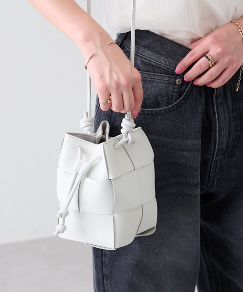 COLONY 2139（コロニートゥーワンスリーナイン）の「格子編みフェイクレザー巾着バッグ（ショルダーバッグ・レディース・ホワイト/ブラック/パープル・FREE）」の8枚目の写真