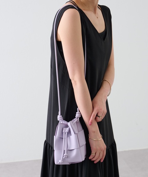 COLONY 2139（コロニートゥーワンスリーナイン）の「格子編みフェイクレザー巾着バッグ（ショルダーバッグ・レディース・ホワイト/ブラック/パープル・FREE）」の15枚目の写真