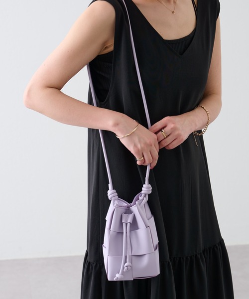 COLONY 2139（コロニートゥーワンスリーナイン）の「格子編みフェイクレザー巾着バッグ（ショルダーバッグ・レディース・ホワイト/ブラック/パープル・FREE）」の16枚目の写真