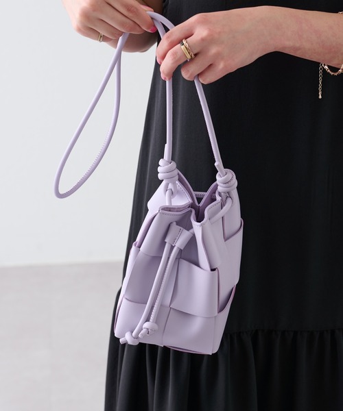 COLONY 2139（コロニートゥーワンスリーナイン）の「格子編みフェイクレザー巾着バッグ（ショルダーバッグ・レディース・ホワイト/ブラック/パープル・FREE）」の13枚目の写真