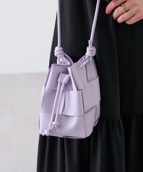 COLONY 2139（コロニートゥーワンスリーナイン）の「格子編みフェイクレザー巾着バッグ（ショルダーバッグ・レディース・ホワイト/ブラック/パープル・FREE）」の12枚目の写真