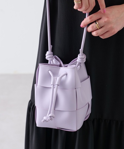 COLONY 2139（コロニートゥーワンスリーナイン）の「格子編みフェイクレザー巾着バッグ（ショルダーバッグ・レディース・ホワイト/ブラック/パープル・FREE）」の11枚目の写真