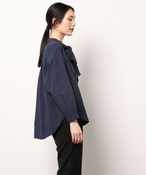 ボウタイリボン付きボリューム袖ブラウス