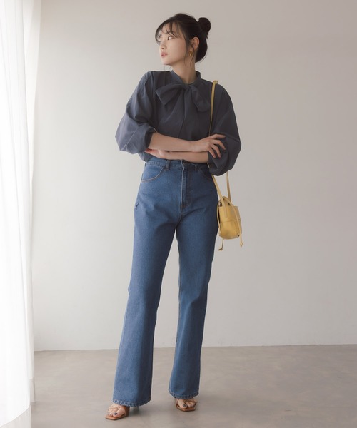 ボウタイリボン付きボリューム袖ブラウス