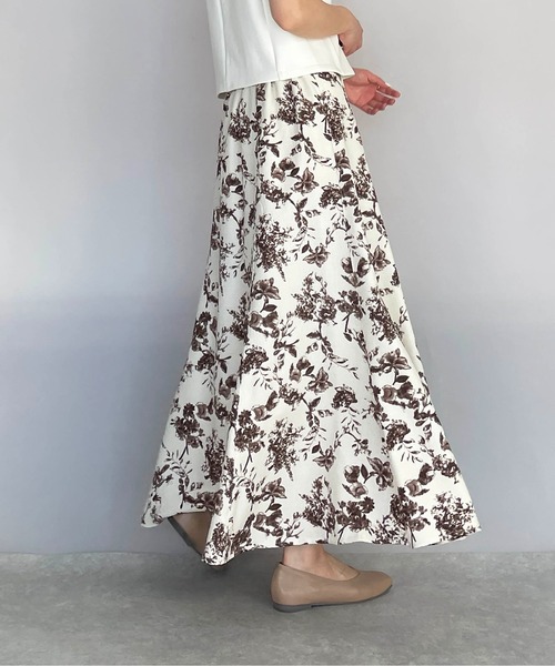 PICCIN(ピッチン)の「フラワー柄フレアスカート(スカート・レディース・ブラック/ブラウン/ブルー・M/L)」の15枚目の写真