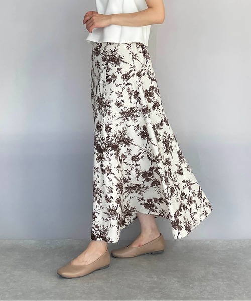 PICCIN(ピッチン)の「フラワー柄フレアスカート(スカート・レディース・ブラック/ブラウン/ブルー・M/L)」の13枚目の写真