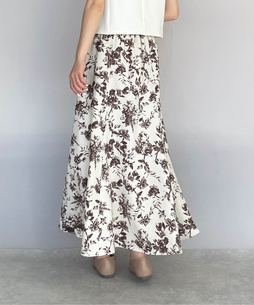 PICCIN(ピッチン)の「フラワー柄フレアスカート(スカート・レディース・ブラック/ブラウン/ブルー・M/L)」の14枚目の写真