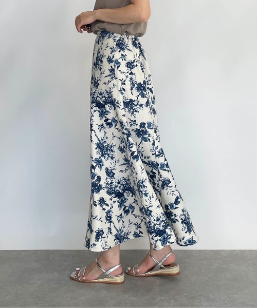 PICCIN(ピッチン)の「フラワー柄フレアスカート(スカート・レディース・ブラック/ブラウン/ブルー・M/L)」の22枚目の写真