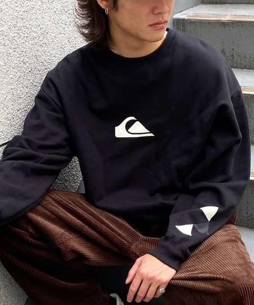 Quiksilver（クイックシルバー）の「QUIKSILVER/クイックシルバー 五十嵐カノア オーバーサイズ ワンポイントロゴ クルーネックトレーナー/スウェット QPO224151（スウェット・メンズ・ホワイト/ブラック・M/L）」の2枚目の写真