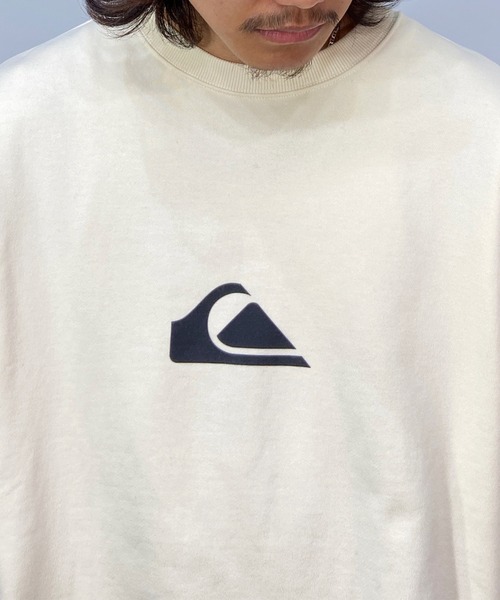 Quiksilver（クイックシルバー）の「QUIKSILVER/クイックシルバー 五十嵐カノア オーバーサイズ ワンポイントロゴ クルーネックトレーナー/スウェット QPO224151（スウェット・メンズ・ホワイト/ブラック・M/L）」の4枚目の写真