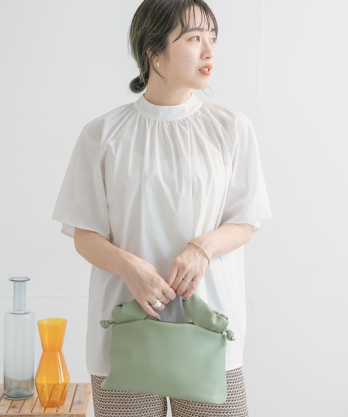 ITEMS URBANRESEARCH（アイテムズ アーバンリサーチ）の「ハイネックブラウス（シャツ/ブラウス・レディース・ホワイト/ネイビー/オレンジ/ラベンダー・FREE）」の2枚目の写真