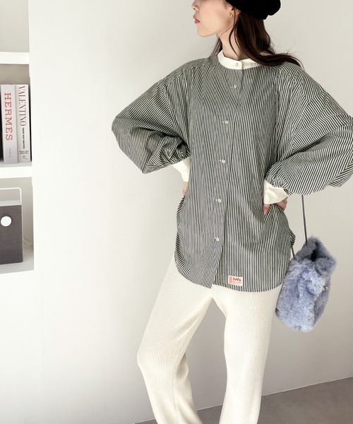 Java（ジャバ）の「《JaVa ジャバコラボ》ストライプ最強説。レトロストライプ柄クレリックシャツ（シャツ/ブラウス・レディース・ブルー系その他3/グレー系その他2/ブルー系その他2/オレンジ系その他/ピンク系その他/イエロー系その他/グリーン系その他/ブルー系その他/グレー系その他/ブラック系その他/ブラック×グレー・SMALL/MEDIUM/LARGE/X-LARGE）」の13枚目の写真