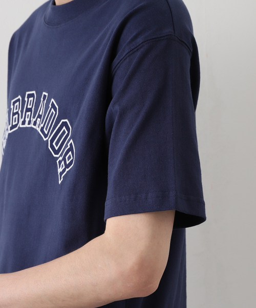 417 EDIFICE（フォーワンセブンエディフィス）の「【Labrador Retriever / ラブラドールリトリーバー】LOGO Tシャツ（Tシャツ/カットソー・メンズ・ホワイト/ネイビー/マスタード・MEDIUM/LARGE）」の16枚目の写真