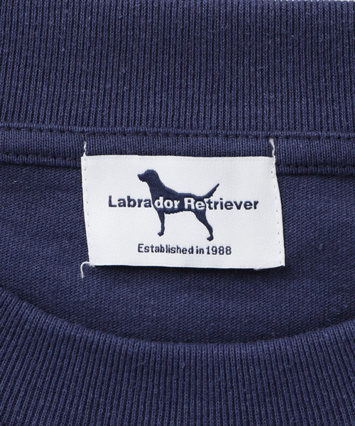 417 EDIFICE（フォーワンセブンエディフィス）の「【Labrador Retriever / ラブラドールリトリーバー】LOGO Tシャツ（Tシャツ/カットソー・メンズ・ホワイト/ネイビー/マスタード・MEDIUM/LARGE）」の4枚目の写真