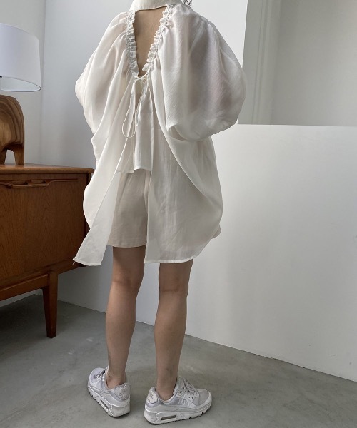 I_am（アイアム）の「front tuck short pants（その他パンツ・レディース・ブラック/ベージュ/アイボリー・FREE）」の4枚目の写真