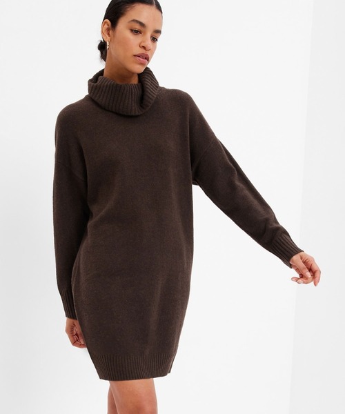 GAP（ギャップ）の「CashSoft カシミヤタッチ ミニ タートルネック ニットワンピース（ワンピース・レディース・グレー/ブラック/ベージュ/ブラウン・XS/S/M/L/XL/XXS）」の3枚目の写真