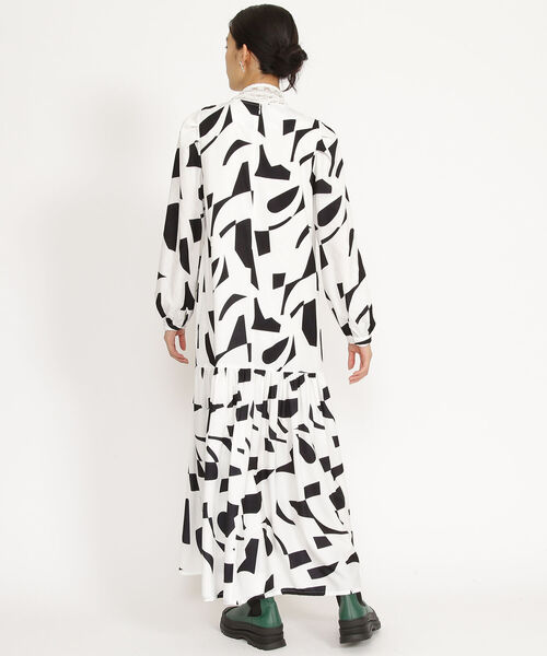 Ray BEAMS（レイビームス）の「Ray BEAMS / ジオメトリック プリント ワンピース（ワンピース・レディース・ホワイト/ベージュ・ONE SIZE）」の17枚目の写真