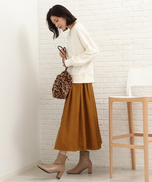 SHOO・LA・RUE（シューラルー）の「◆ベーシックで着回せる！～シンプル裏毛スウェット～（スウェット・レディース・ブラック/グレー/カーキ/アイボリー/マスタード/ピンク系・02/03）」の8枚目の写真