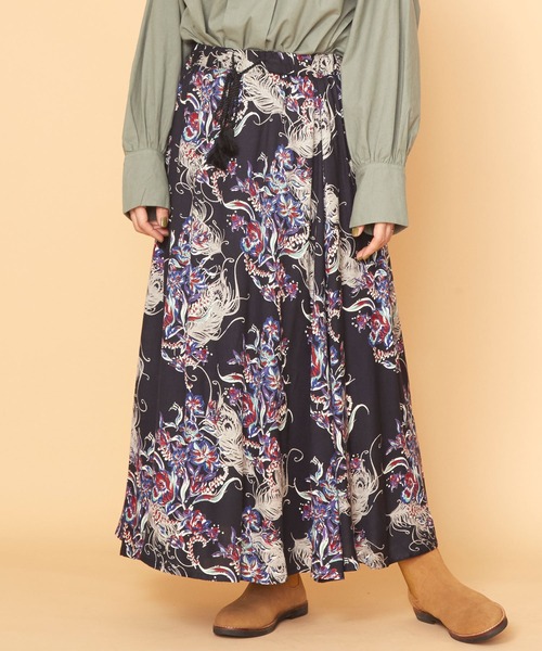 チャイハネ（チャイハネ）の「【チャイハネ】ラゾーラフラワープリントスカート（スカート・レディース・レッド/パープル/ブラック・FREE）」の2枚目の写真