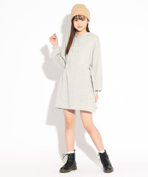 PINK-latte（ピンクラテ）の「◆フード付ウエストマークワンピース（ワンピース・キッズ・ライトブルー/ブラック/グレー・14/15 /16）」の13枚目の写真