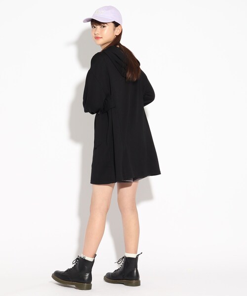 PINK-latte（ピンクラテ）の「◆フード付ウエストマークワンピース（ワンピース・キッズ・ライトブルー/ブラック/グレー・14/15 /16）」の18枚目の写真