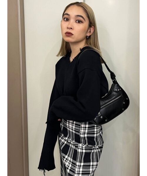 EMODA(エモダ)の「ヘムクラッシュVネックニット(ニット/セーター・レディース・パープル/グリーン/ブラック/アイボリー・FREE)」の2枚目の写真