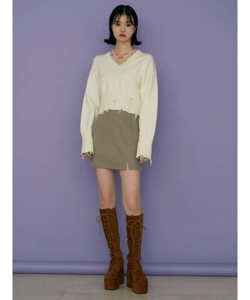 EMODA(エモダ)の「ヘムクラッシュVネックニット(ニット/セーター・レディース・パープル/グリーン/ブラック/アイボリー・FREE)」の16枚目の写真