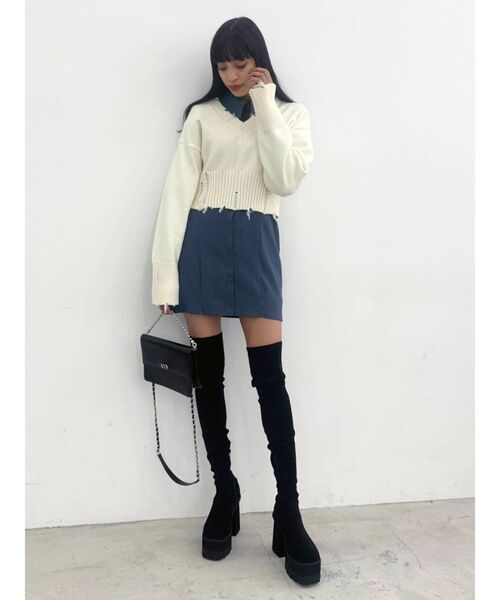 EMODA(エモダ)の「ヘムクラッシュVネックニット(ニット/セーター・レディース・パープル/グリーン/ブラック/アイボリー・FREE)」の11枚目の写真