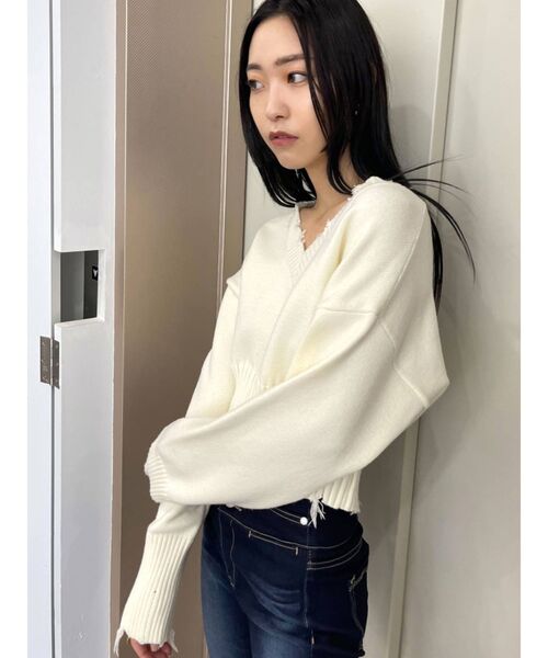 EMODA(エモダ)の「ヘムクラッシュVネックニット(ニット/セーター・レディース・パープル/グリーン/ブラック/アイボリー・FREE)」の12枚目の写真