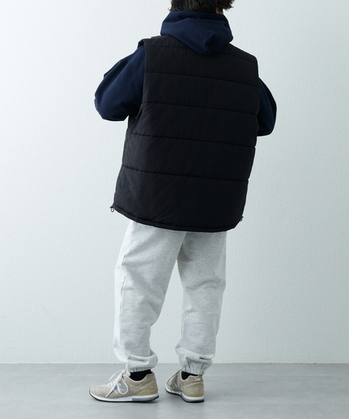 CIAOPANIC TYPY（チャオパニックティピー）の「□中綿スタンドネックベスト（ダウンベスト・メンズ・グレイッシュベージュ/ブラック/アイボリー・M/L）」の18枚目の写真