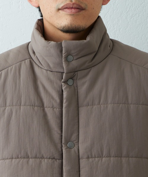 CIAOPANIC TYPY（チャオパニックティピー）の「□中綿スタンドネックベスト（ダウンベスト・メンズ・グレイッシュベージュ/ブラック/アイボリー・M/L）」の7枚目の写真