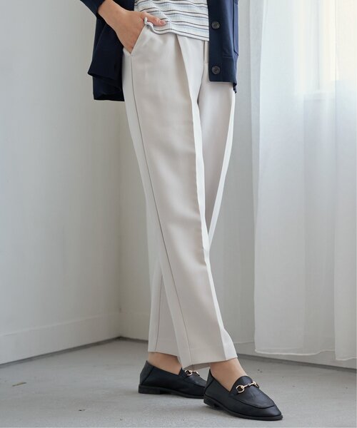 ikka(イッカ)の「ストレッチテーパードパンツ(その他パンツ・レディース・ネイビー/グリーン/ライトグレー/イエロー・L/M/S)」の2枚目の写真