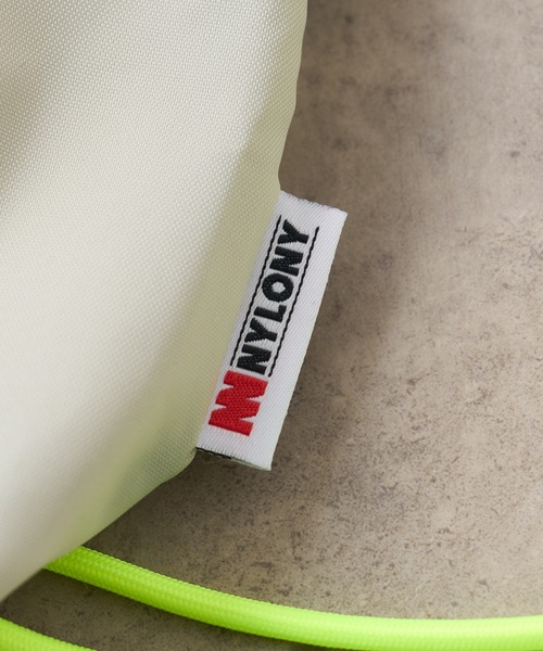 Omekashi（オメカシ）の「NYLONY ナップサック（バックパック/リュック・レディース・シルバー・ONE SIZE）」の12枚目の写真