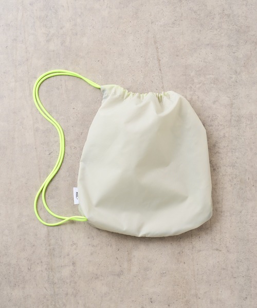 Omekashi（オメカシ）の「NYLONY ナップサック（バックパック/リュック・レディース・シルバー・ONE SIZE）」の11枚目の写真